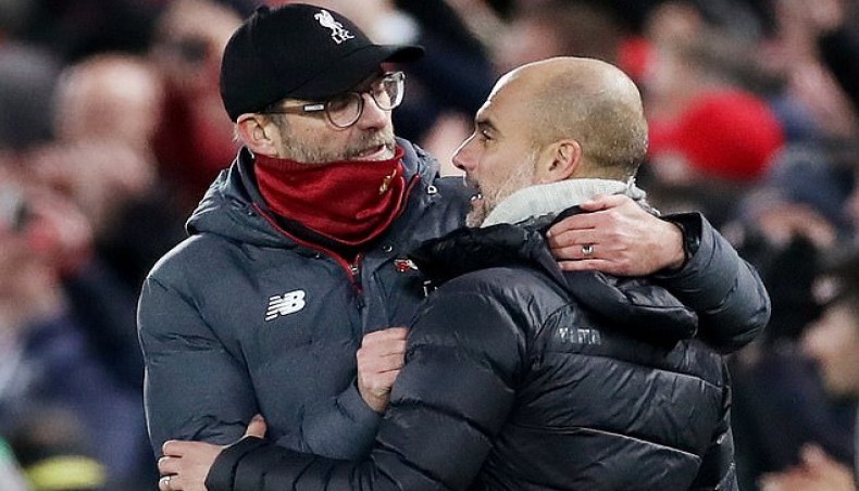A file photo shows Liverpool manager Jurgen Klopp (L) sharing a light moment with his Manchester City counterpart Pep Guardiola.-- AFP photo