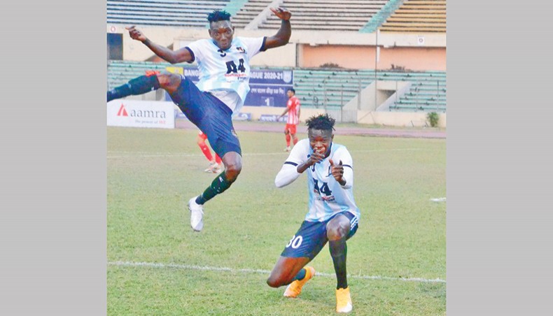 Sheikh Jamal’s Gambian forward Pa Omar Jobe (L) celebrates after scoring against Sheikh Russel Krira Chakra during their BPL match at the BNS on Saturday. — BFF photo