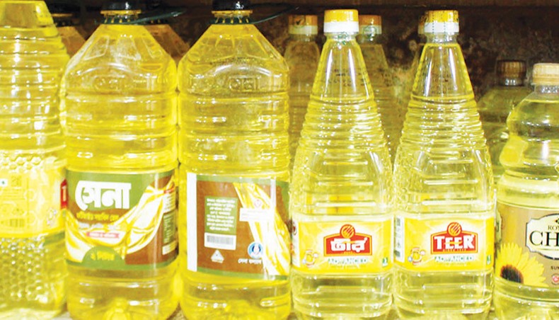 A file photo shows packaged soya bean oil on display at a grocery store at the Kaptan Bazar kitchen market in Dhaka on February 12. The Trading Corporation of Bangladesh has increased the price of soya bean oil by Tk 10 a litre against the backdrop of the price hike of the commodity on both the international and the local markets. — Focusbangla photo