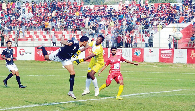Argentine forward Raul Oscar Becerra (2nd-L) heads to score one of his three goals against Arambagh Krira Sangha during their Bangladesh Premier League match in Cumilla on Tuesday. — BFF photo