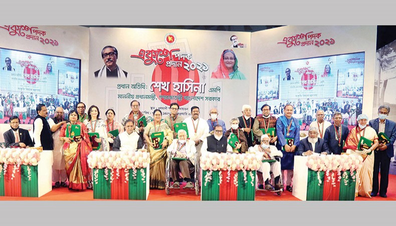 The 21 people who received the Ekushey Padak-2021 pose for a photo after at a function at the Osmani Memorial Auditorium in Dhaka on Saturday. — Focus Bangla photo