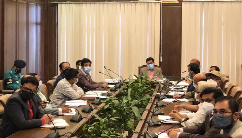 Dhaka South City Corporation mayor Sheikh Fazle Noor Taposh, among others, holds a meeting on Tuesday to discuss that 155 buses would run under one company on the proposed Kanchpur Bridge-Motijheel-Ghatarchar pilot route in the capital. — Courtesy DSCC