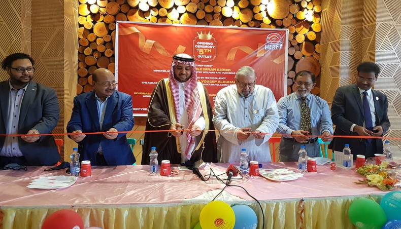 Saudi Arabian ambassador to Bangladesh Essa Yousef Essa Alduhailan inaugurates an outlet of Herfy in capital's Dhanmondi area on Thursday.-New Age photo