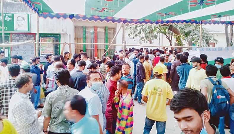 Voters throng the Bangladesh Film Development Corporation premises during Directors’ Guild election on Friday. — press release