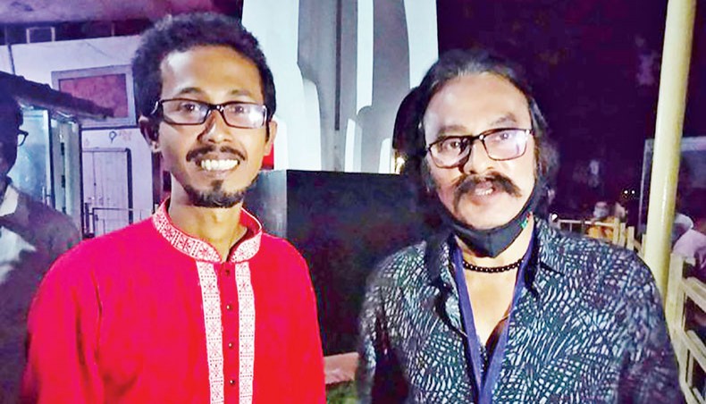 SM Kamruzzaman Sagar, left, with Salauddin Lavlu pose for a photo.