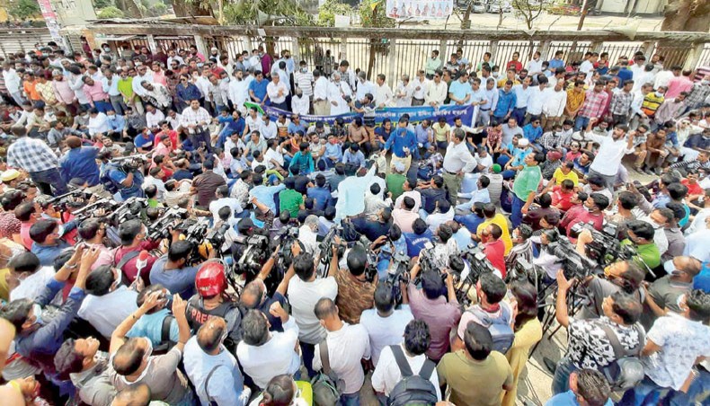 Jatiyatabadi Juba Dal organises a rally in front of the National Press Club in Dhaka on Thursday demanding an immediate repeal of the Digital Security Act and release of all people arrested under the act. — Sourav Lasker