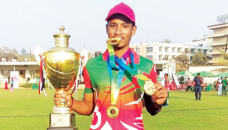 BKSP archer Abdur Rahman Alif poses with his gold medals on the third and final day of the Bangabandhu 12th National Archery Championship in Cox’s Bazar on Thursday. — Courtesy photo