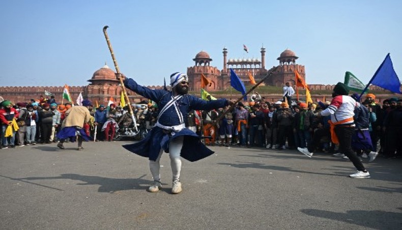 In this file photo taken on January 26, 2021, a Nihang, or Sikh warrior, performs in front of the Red Fort as farmers continue to protest against the central government's recent agricultural reforms in New Delhi. -- AFP photo
