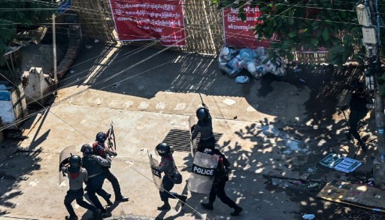 Police aim their weapons as they chase after protesters during a demonstration against the military coup in Yangon on March 4, 2021.- AFP photo