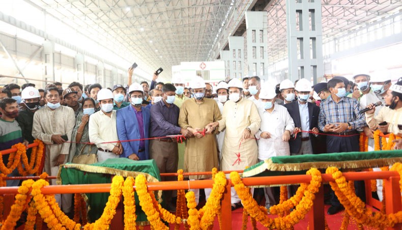 Land minister Saifuzzaman Chowdhury inaugurates the operations of HM Steel and Industry Ltd at a programme held at its factory at Karnaphuli in Chattogram on Saturday. HM Steel and Industry Limited chairman and former Chattogram city mayor Mohammad Manzur Alam, Sitakunda lawmaker and Mostafa Hakim Group director Md Didarul Alam, United Commercial Bank managing director Mohammad Shawkat Jamil and Mostafa Hakim Group and HM Steel and Industry director Mohammad Sarwar Alam were also present at the inaugural ceremony. — New Age photo