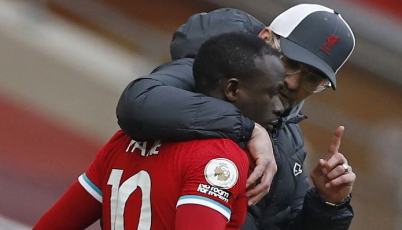 Liverpool manager Jurgen Klopp (R) speaks with striker Sadio Mane as he comes on as substitute during their Premier League match against Fulham at Anfield on Sunday. — AFP photo