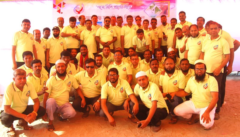 Participants pose for a photo session at the reunion of SSC 1993 batch of Patgram Anathbandhu Govt High School held at Padmar Char near Boyra in Manikganj recently. — Press Release