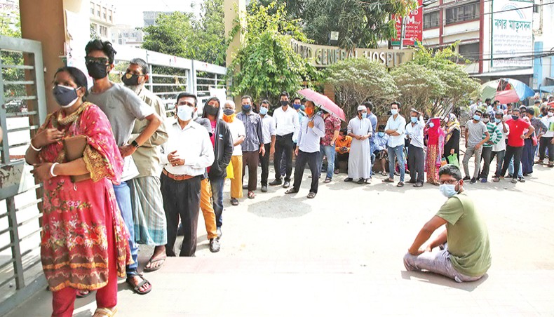 Suspected COVID-19 patients wait in a long queue at the entrance of Mugda General Hospital in Dhaka on Monday for coronavirus test amid a spike in infections in the country. — Sourav Lasker