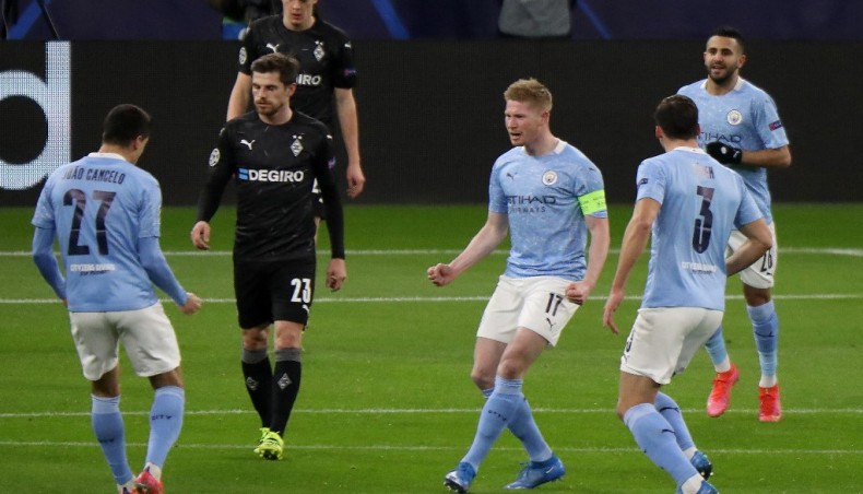 Manchester City midfielder Kevin De Bruyne (C) celebrates after scoring his team’s opening goal against Borussia Monchengladbach during their UEFA Champions League round of 16 second-leg match at the Puskas Arena in Budapest on Tuesday. — AFP photo