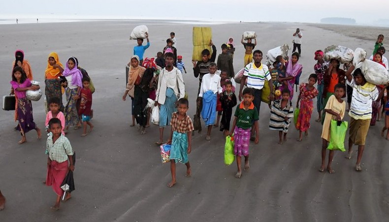 In this file picture taken on 9 November 2017, Rohingya who entered Bangladesh by boat walk toward refugee camps after landing in Teknaf district. -AFP photo