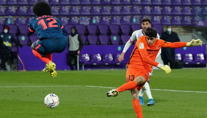Sevilla goalkeeper Yassine Bounou Bono scores his team’s equalising goal against Valladolid during their Las Liga match at the Jose Zorrilla stadium on Saturday. — AFP photo