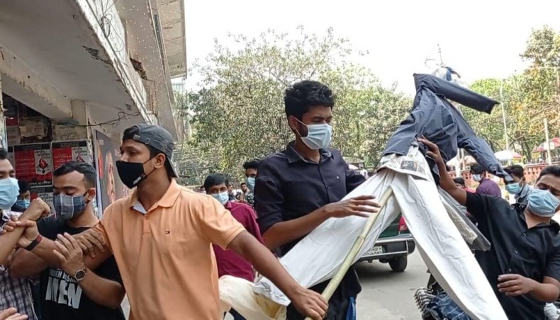 Activists of Bangladesh Chhtra League snatches away an effigy of Indian prime minister Narendra Modi from activists of Student Federation of Bangladesh, at a programme of SFB in Dhaka University area on Tuesday. -- New Age photo