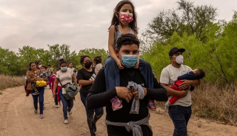 Asylum seekers, most from Honduras, walk towards a US border patrol checkpoint after crossing the Rio Grande from Mexico on March 23, 2021 near Mission, Texas. -- AFP photo