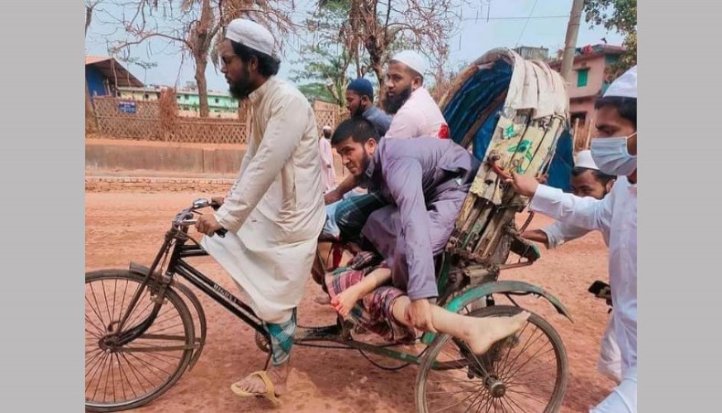 Fellows take an injured anti-Modi protester to a hospital in Chattogram after a clash between the police and Hefazat-e-Islam activists in Hathazri area of Chattogram on Friday. — New Age Photo