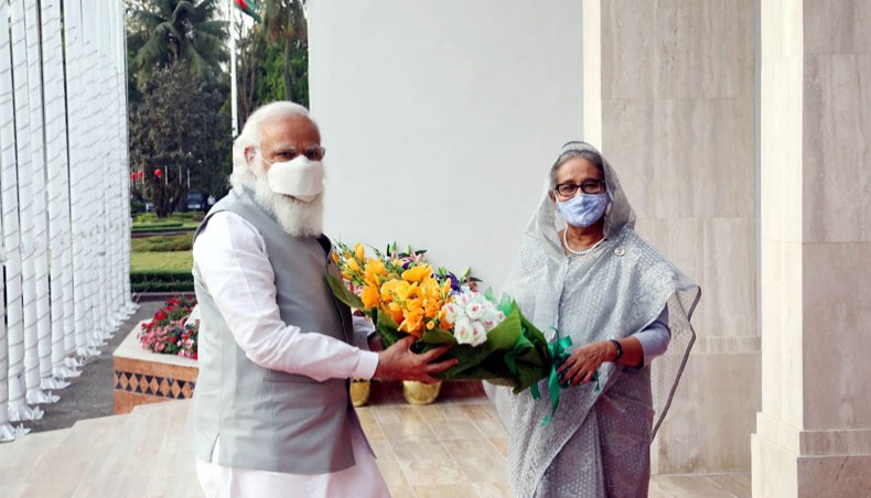 Prime minister Sheikh Hasina welcomes her Indian counterpart Narendra Modi with a bouquet at the Prime Minister’s Office on Saturday. — Focus Bangla Photo