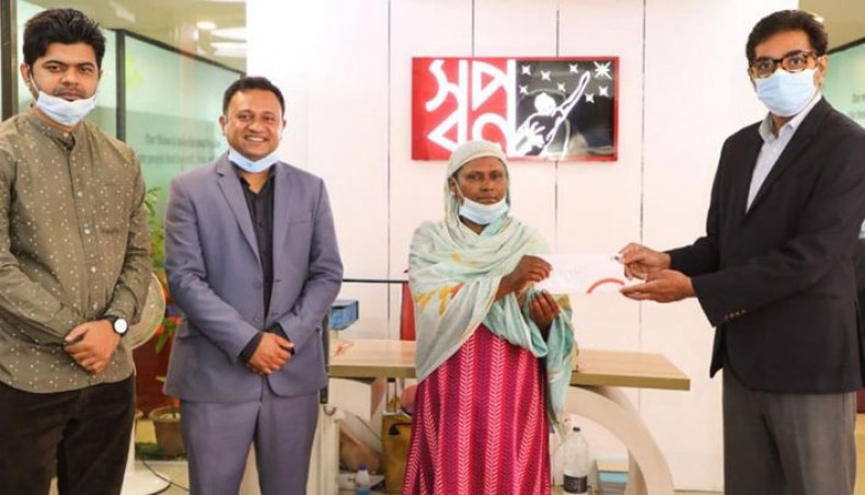 Baby Akter receives the offer letter from Shwapno Business director Sohel Tanvir Khan at Shawpno office in Tejgaon on Wednesday, March 31, 2021. -- Press release