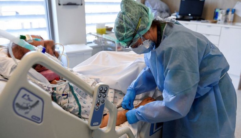 A member of the medical staff takes care of a patient infected by COVID-19 at the Intensive Care Unit of the Etterbeek-Ixelles Hospital on April 6, 2021, in Brussels. -- AFP photo