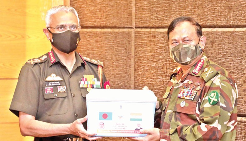 Bangladesh chief of army staff General Aziz Ahmed receives at token box of one lakh doze COVID-19 vaccines from the visiting Indian army chief General Manoj Mukund Naravane at army headquarters in Dhaka on Thursday. — Focus Bangla photo