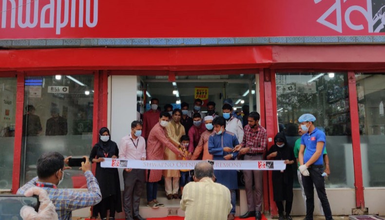 Representatives of Shwapno, among others, inaugurates a new outlet of the retail shop in Aftabnagar in Dhaka on Friday. — Press release