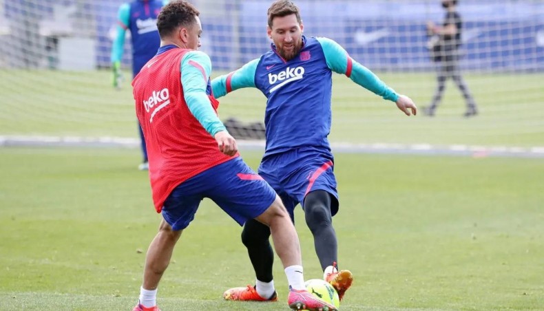 Barcelona captain Lionel Messi attends a training session at the club's Joan Gamper training complex in Barcelona on Thursday. -- Twitter photo