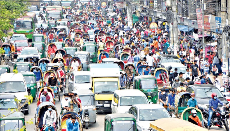 Vehicles get stuck in a traffic jam in front of Dhaka College on Mirpur Road in the capital on Saturday amid the government restrictions to stop COVID-19 spread. — New Age photo