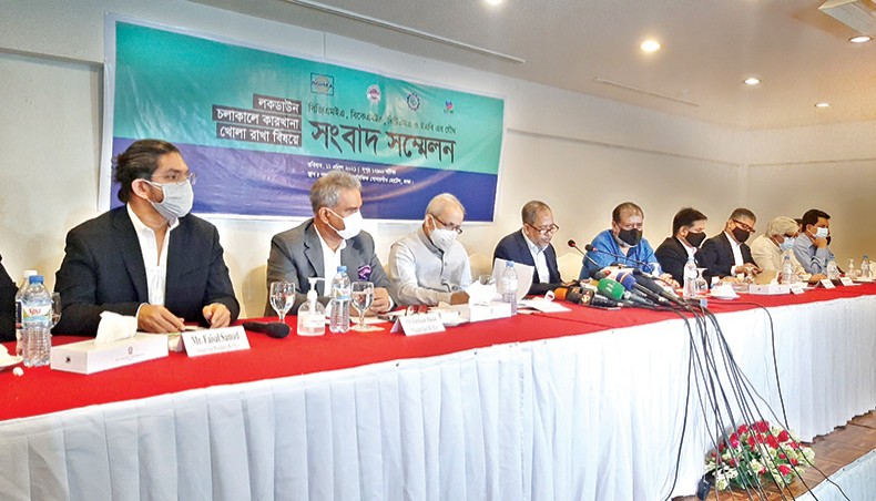 Acting Bangladesh Garment Manufacturers and Exporters Association president Abdus Salam speaks at a press conference organised by BGMEA, Bangladesh Knitwear Manufacturers and Exporters Association, Bangladesh Textile Mills Association and Exporters Association of Bangladesh at the Sonargaon Hotel in the capital Dhaka on Sunday. BGMEA president-elect Faruque Hasan, former BGMEA presidents Shafiul Islam Mohiuddin and Abdus Salam Murshedy, BKMEA president AKM Salim Osman and BTMA president Mohammad Ali Khokon were also present, among others. — New Age photo