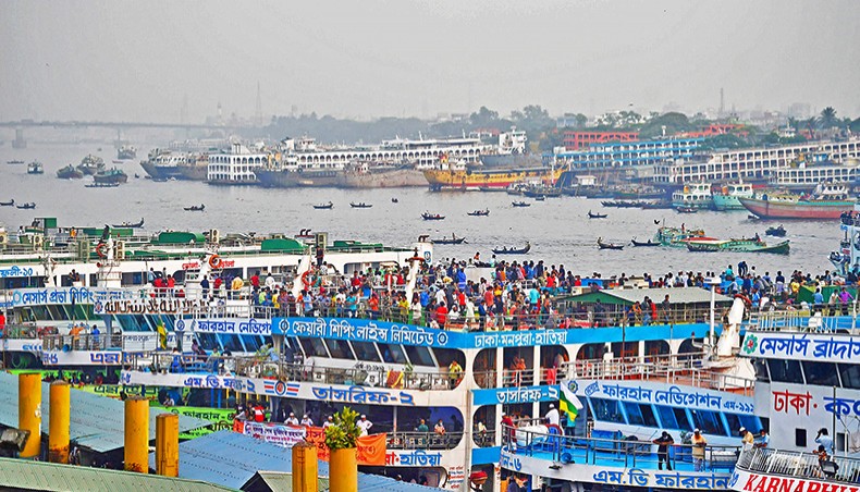 People cram on ferries to travel back to their homes in Dhaka on April 4 as the government made preparations to order a lockdown beginning April 5 as a preventive measure against the COVID-19 infection. — Agence France-Presse/Munir Uz Zaman