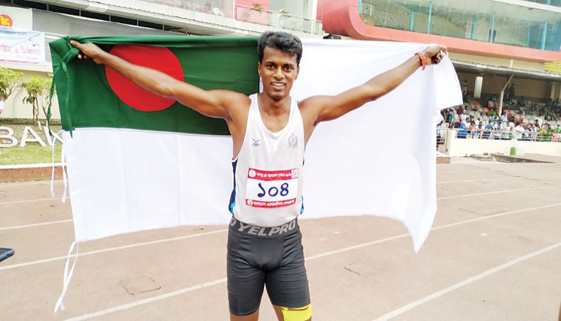 Bangladesh Navy sprinter Mohammed Ismail poses for photograph after winning gold in the men’s 100metre sprint event of the 9th Bangabandhu Bangladesh Games at the BNS on April 3.— BOA photo