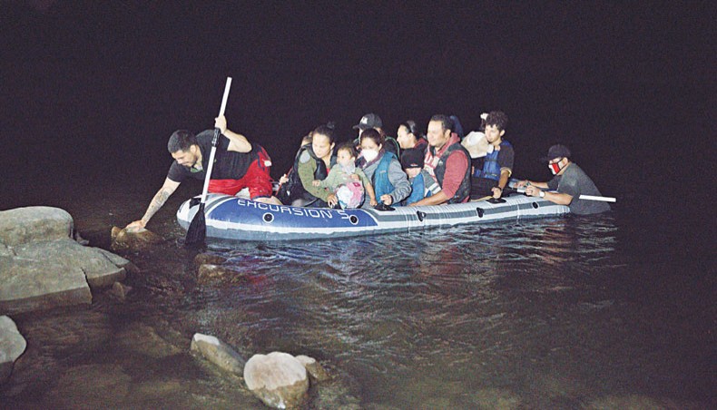 Immigrants arrive to the United States while being smuggled across the Rio Grande from Mexico on April 15 in Roma, Texas. A surge of mostly Central American immigrants crossing into the United States, including record numbers of children, has challenged US immigration agencies along the US southern border. — AFP photo