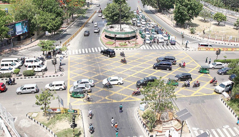 This photo, taken on Tuesday, shows very thin traffic at the Bijoy Sarani crossing. — Sourav Lasker