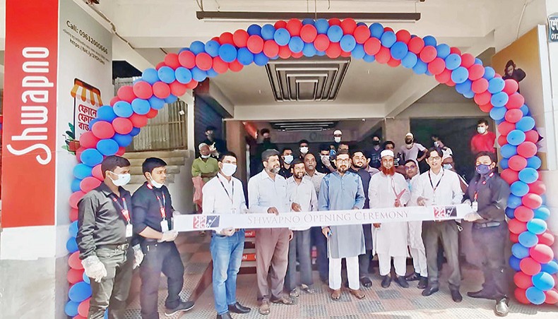Guests attend the opening ceremony of an outlet of the retail chain store Shwapno at Makkah Tower in Modern Mor area of Dinajpur district town on Friday. — Press release
