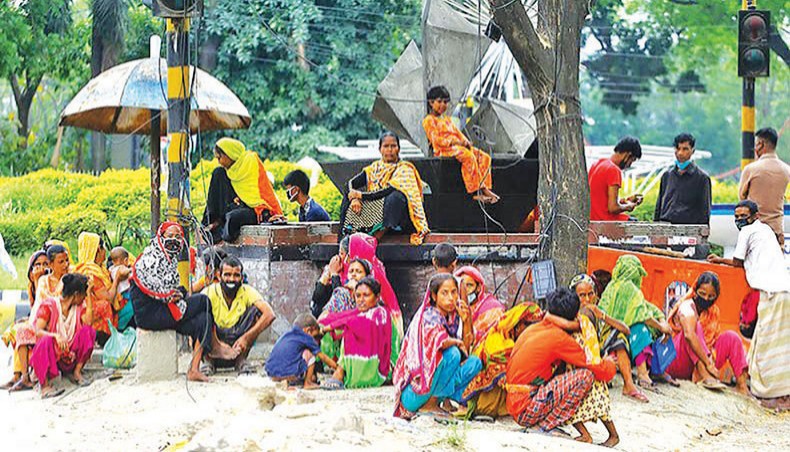 A file photo shows relief-seekers waiting on a street island near the National Press Club in Dhaka as the COVID-19 outbreak pushed the poor to streets to receive food from donors. The Bangladesh Bank on Monday asked banks to allocate additional funds for the corporate social responsibility spending for the year 2021 so that the poor and distressed people affected by the fresh wave of Covid outbreak could get financial supports. — New Age photo