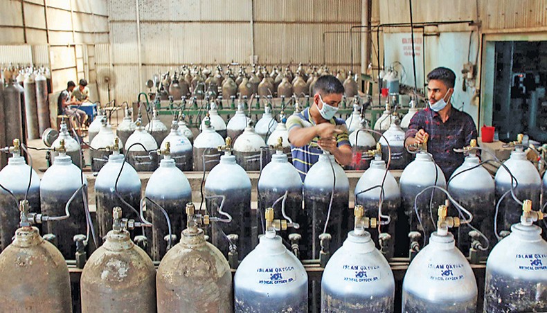 Workers fill in oxygen cylinders at the Islam Oxygen Private Limited plant at Rupganj in Narayanganj on Tuesday. — Sony Ramany