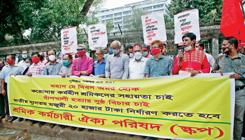 Sramik Karmachahri Oikya Parishad forms a human chain in front of the National Press Club in Dhaka on Saturday on May Day, demanding Tk 20,000 minimum wage for workers. — New Age photo