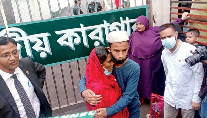 A relative hugs Hasina Begum at the gate of Chattogram Central Jail as she was released following a court order on Tuesday after she had been wrongly sent to jail one-and-a-half years back in a narcotic case. — New Age photo