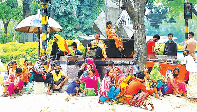 A file photo shows relief-seekers waiting on a street island near the National Press Club in Dhaka in 2020 as the Covid-19 outbreak pushed the poor to streets to receive food from donors. Income inequality worsened in the country as the share of the bottom half of the population in household income dropped amid the Covid-19 outbreak, according to a household survey report. — New Age photo
