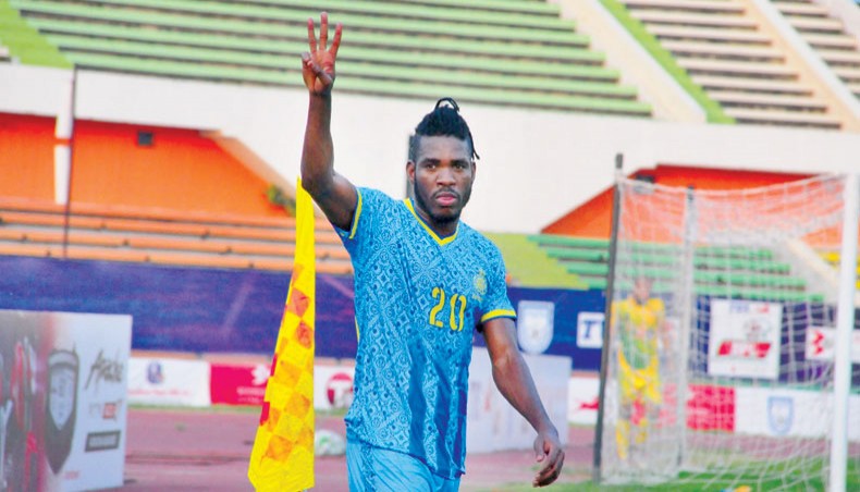 Abahni Limited’s Haitian forward Kervens Belfort shows three fingers after completing his hat-trick against Rahmatganj Muslim Friends Society during their BPL match at the BNS on Friday. — BFF photo