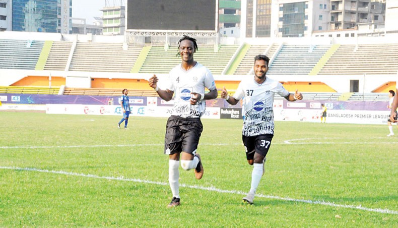 Mohammedan Sporting Club defender Mounzir Coulidiati (L) celebrates after scoring his team’s opening goal against Sheikh Russel Krira Chakra during their Bangladesh Premier League match at the Bangabandhu National Stadium on Saturday. — BFF photo