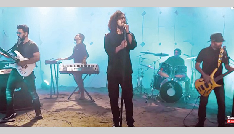 A still from Kashphuler Shohor Dekha.