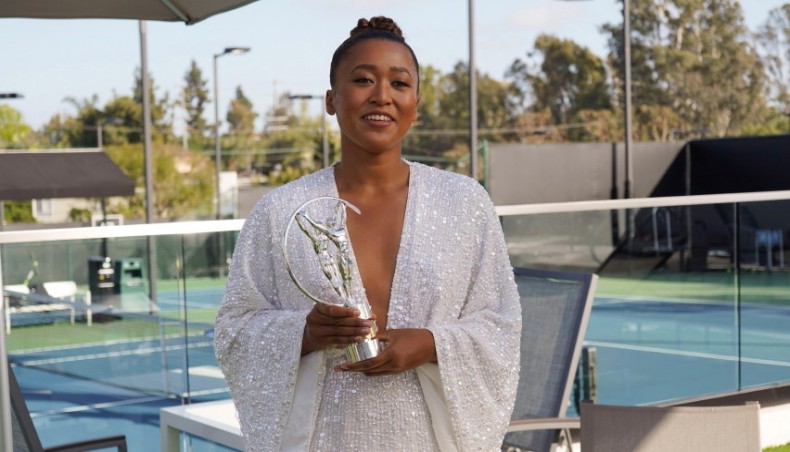 A file photo from May 6, 2021 shows Japanese tennis player Naomi Osaka posing with the Laureus 2021 Sportswoman of the Year award. — Twitter photo