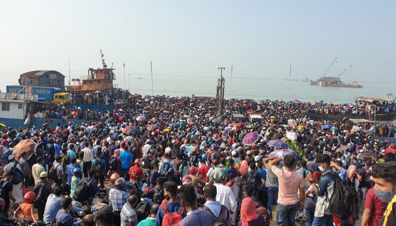 A mad rush of home goers ahead of Eid-ul-Fitr is seen at Shimulia Ferry Terminal in Munshiganj on Wednesday. — Moinuddin Ahmed Shumon