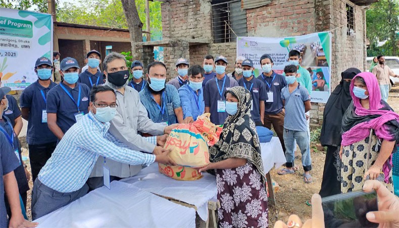 Pally Life Development Society, a non-governmental Organisation, on Wednesday distributed cooked food and essential food items among poor at Rayerchar in Keraniganj, on the outskirts of Bangladesh’s capital Dhaka. – Press Release