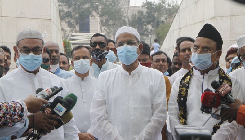 Bangladesh Nationalist Party secretary general Mirza Fakhrul Islam Alamgir is talking to reporters on Friday after saying prayers at the grave of the party founder and late president Ziaur Rahman at Sherebanglanagar in Dhaka on the occasion of Eid-ul-Fitr. -- Sourav Lasker