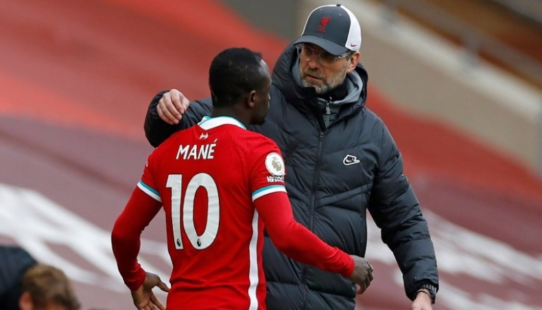 Liverpool manager Jurgen Klopp with forward Sadio Mane.-- Twitter photo
