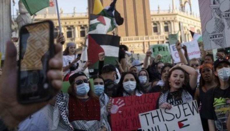 People demonstrate in support of Palestine outside The Venetian hotel and casino along the Strip in Las Vegas, Nevada on May 15, 2021. — AFP photo